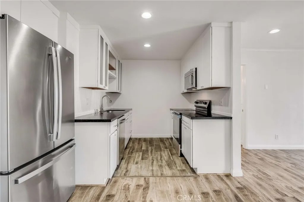 3565 Linden 255