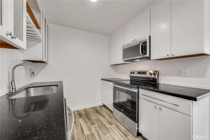 3565 Linden 255