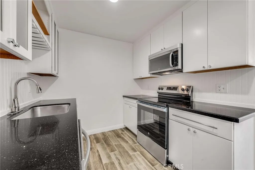 3565 Linden 255