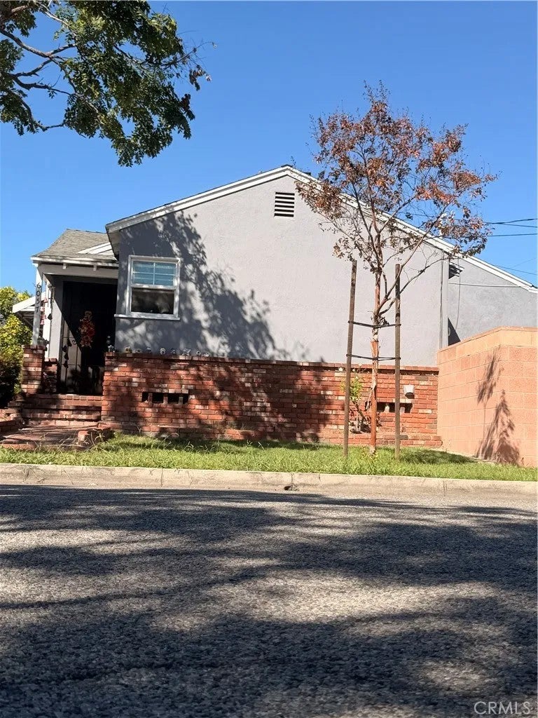 6057 Lincoln