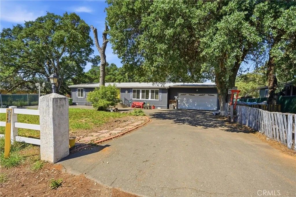 Photo of 3289 Brown St, Clearlake, CA 95422 (MLS # LC26093286)