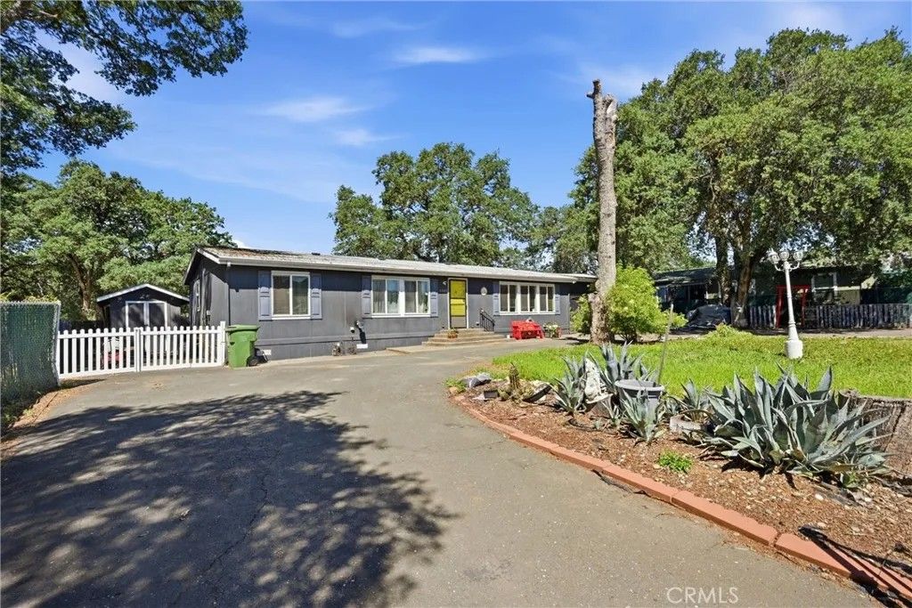 Photo of 3289 Brown St, Clearlake, CA 95422 (MLS # LC26093286)