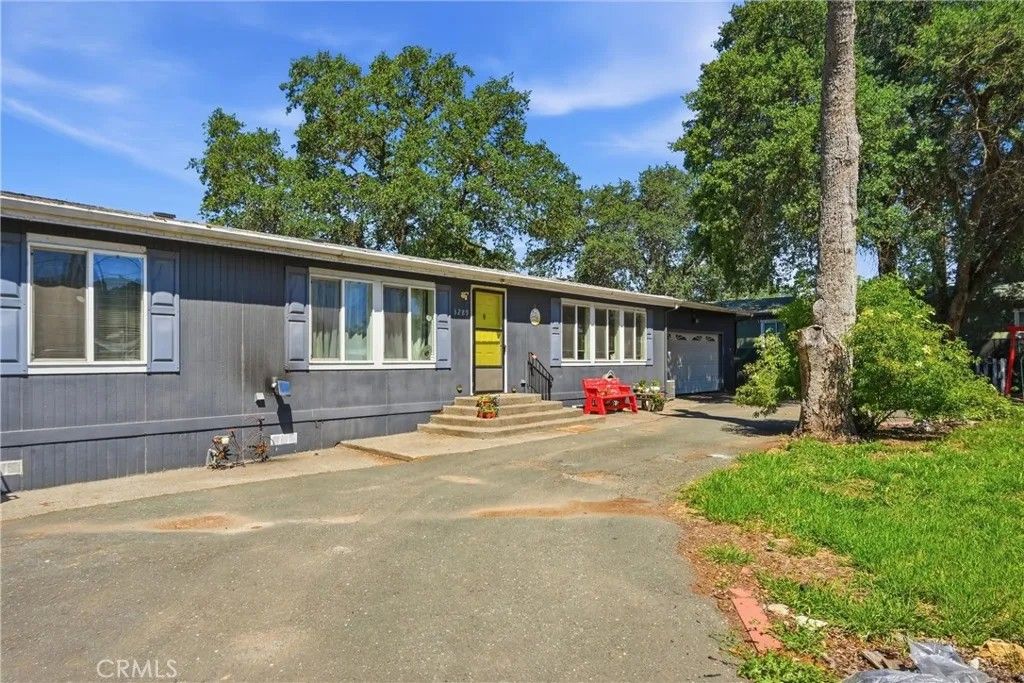 Photo of 3289 Brown St, Clearlake, CA 95422 (MLS # LC26093286)