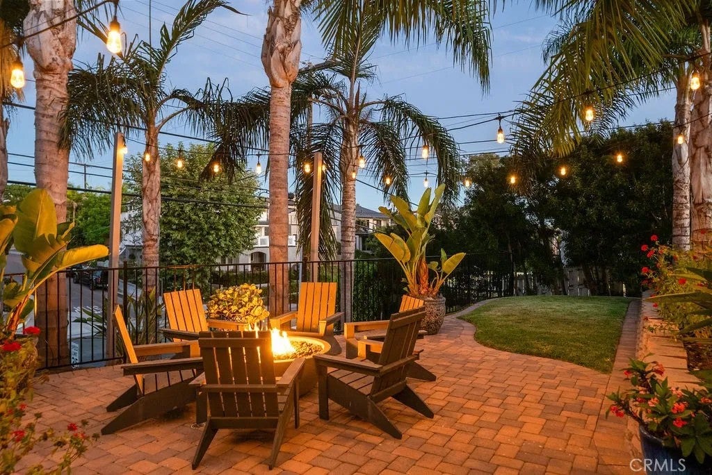 205 W Avenida Valencia
