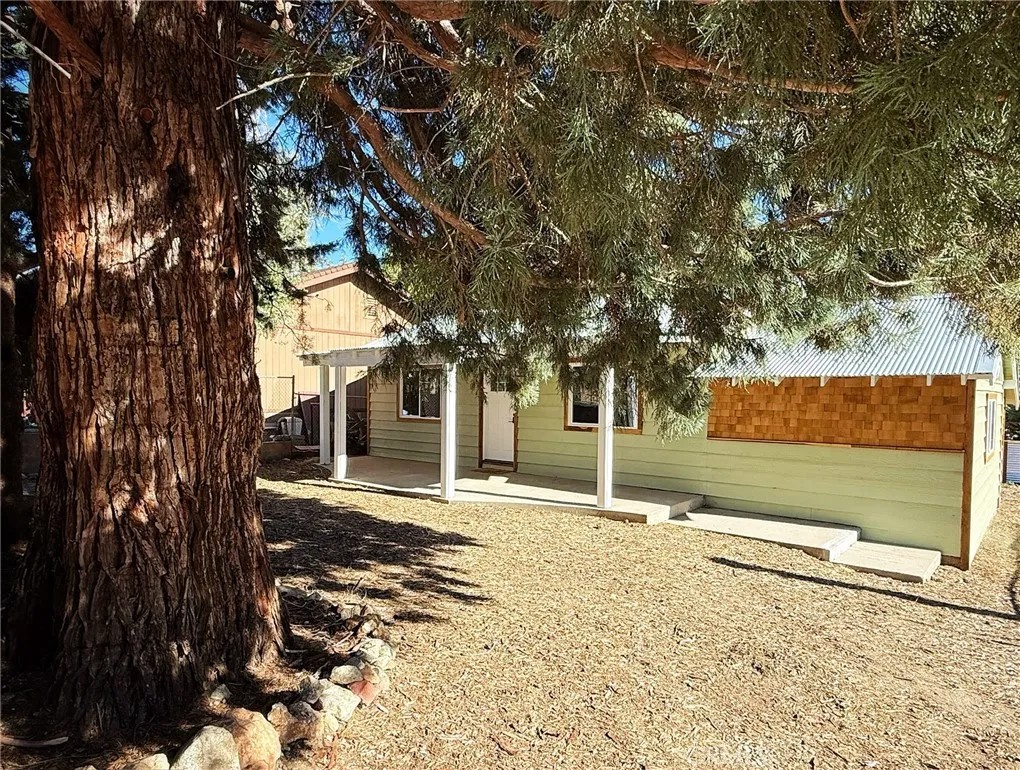 6513 Lowry Lane