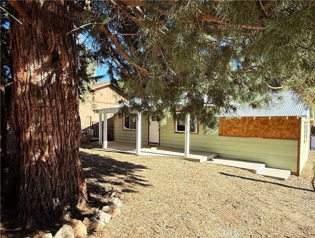 Photo of 6513 Lowry Lane, Frazier Park, CA 93225 (MLS # SR26112647)