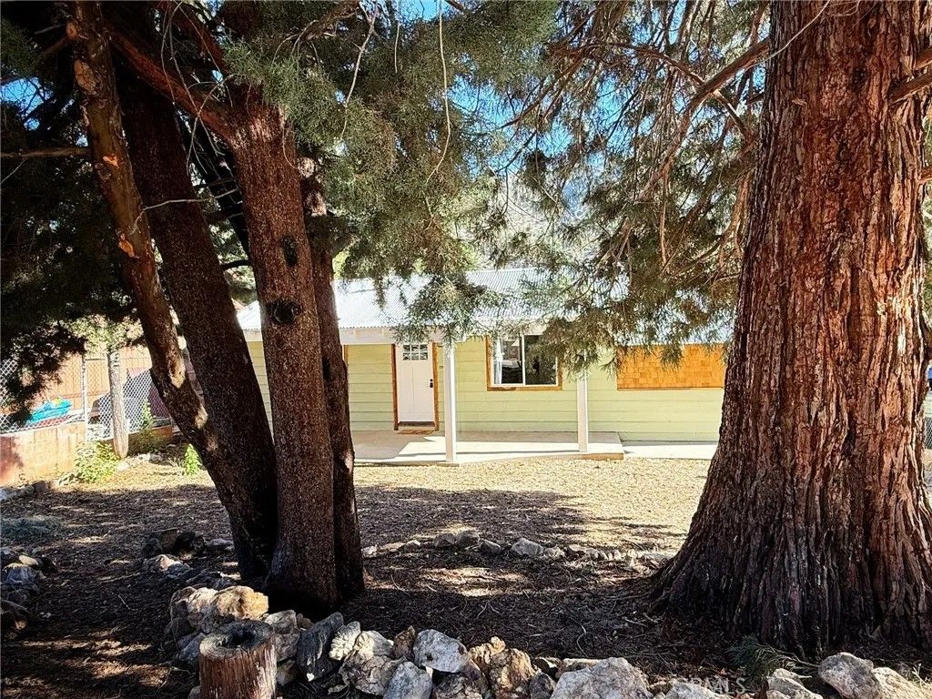 Photo of 6513 Lowry Lane, Frazier Park, CA 93225 (MLS # SR26112647)