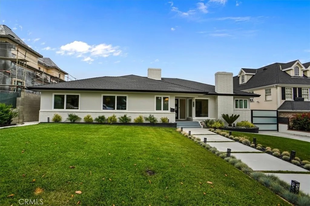 914 E Grinnell Drive