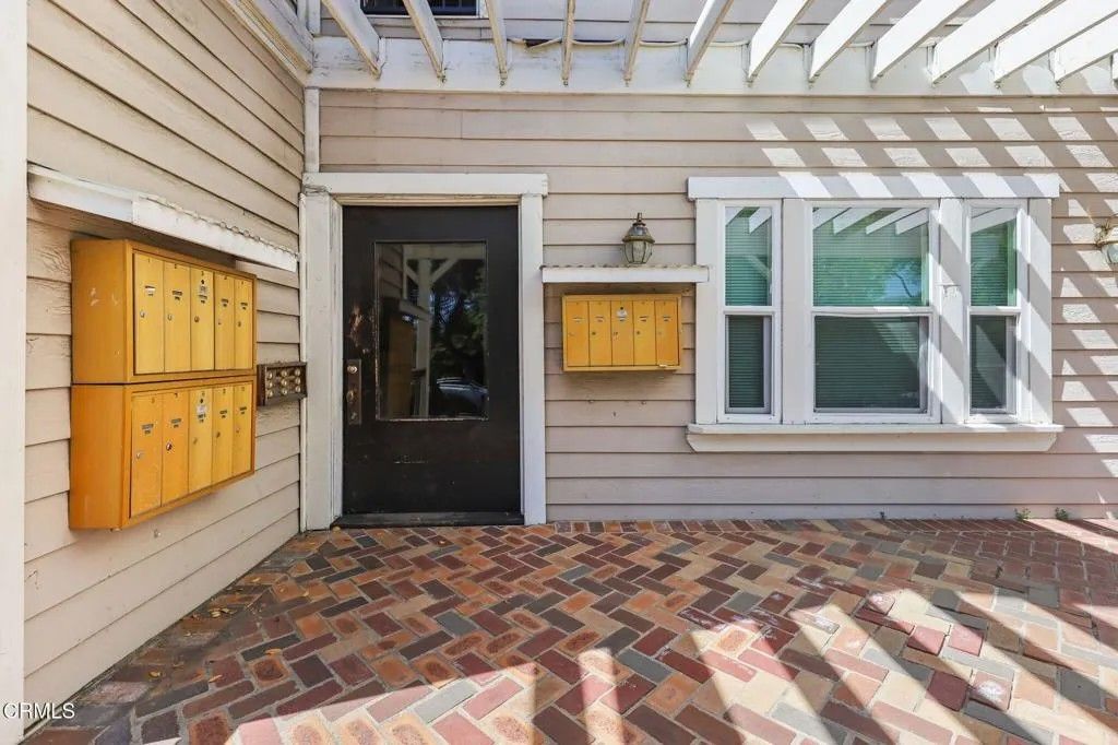 Photo of 421 N Euclid Avenue, Pasadena, CA 91101 (MLS # P1-26511)