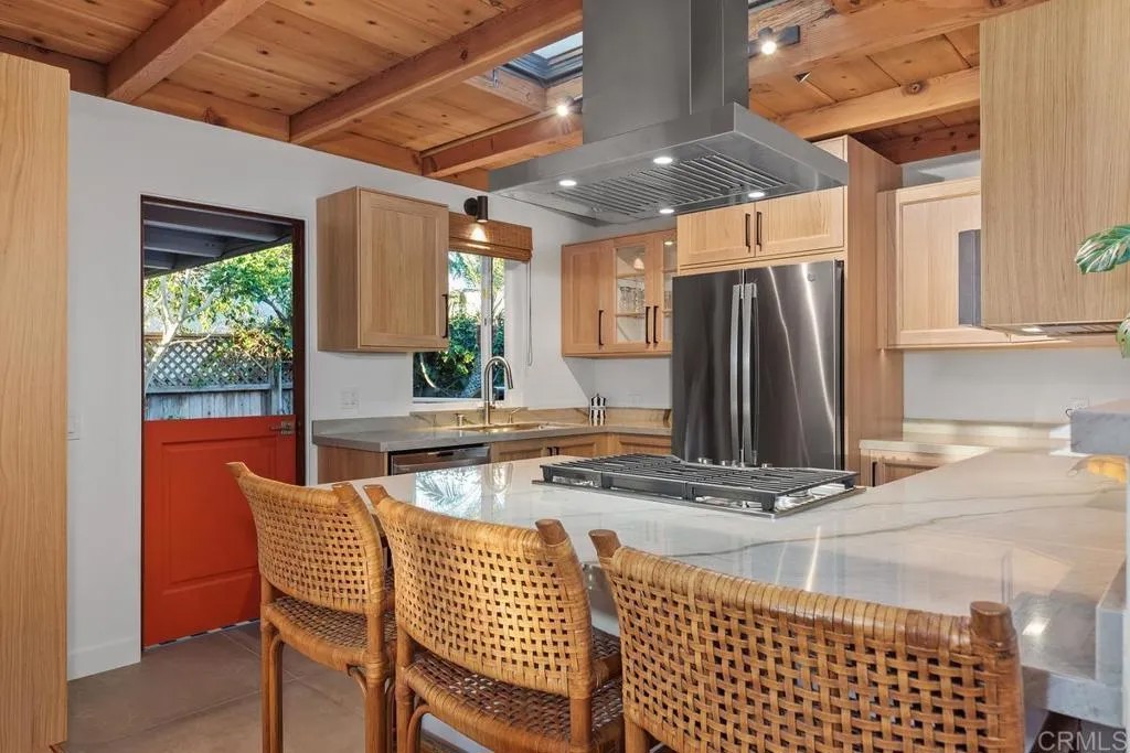 2034 Mackinnon Avenue