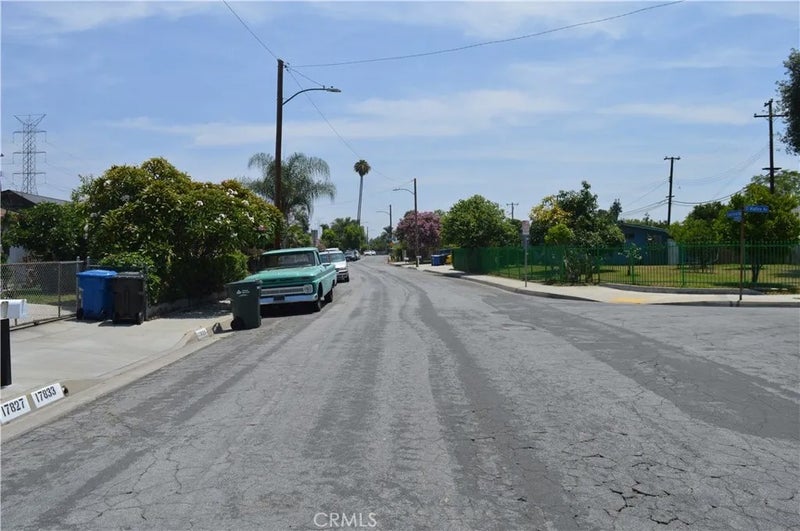 17827 E Laxford