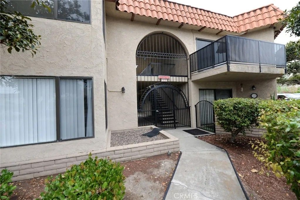Photo of 103 El Oriente #4, San Clemente, CA 92672 (MLS # OC25268410)