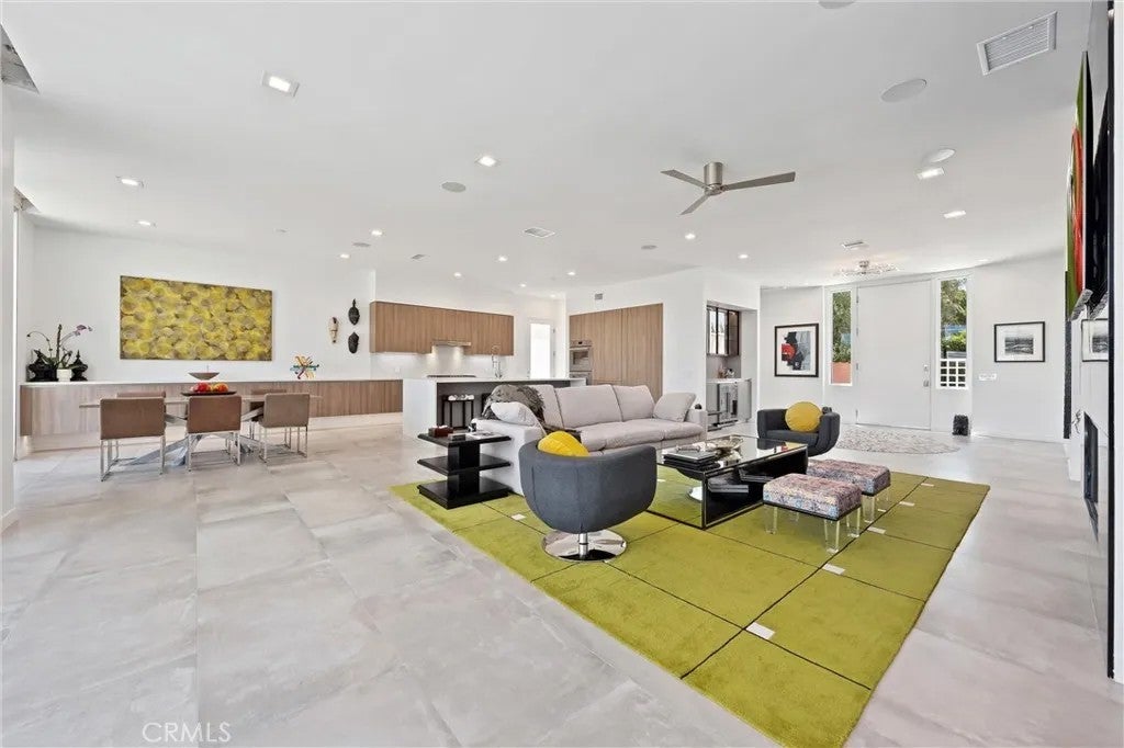 Photo of 47090 Amir Drive, Palm Desert, CA 92260 (MLS # TR25218615)