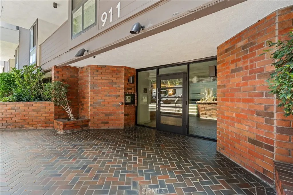 911 N Kings Road 319