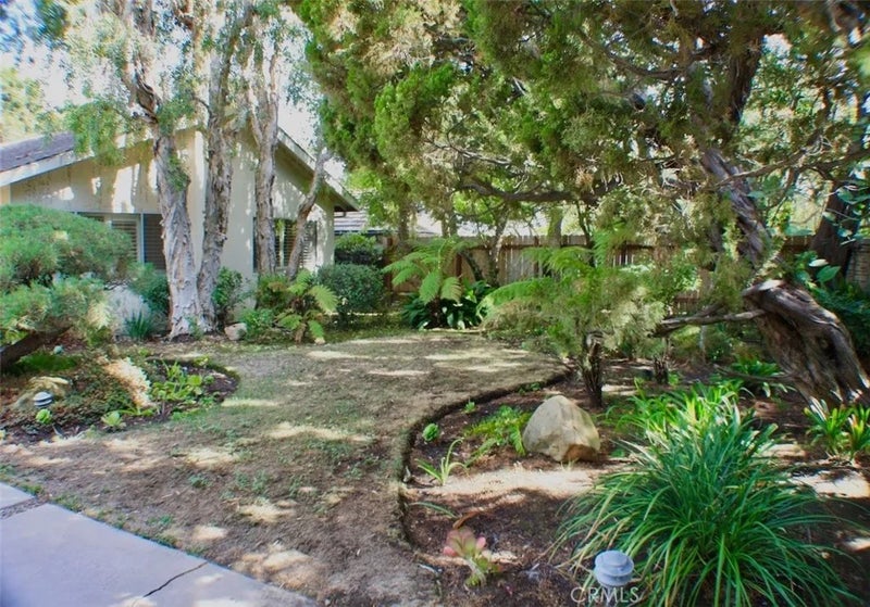 5412 Encino Ave.