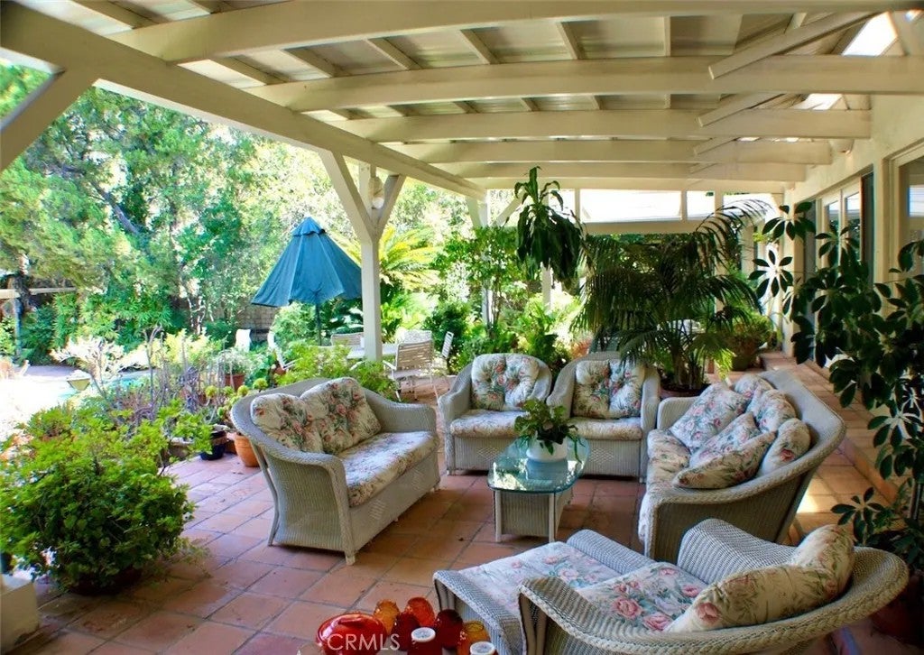 5412 Encino Ave.