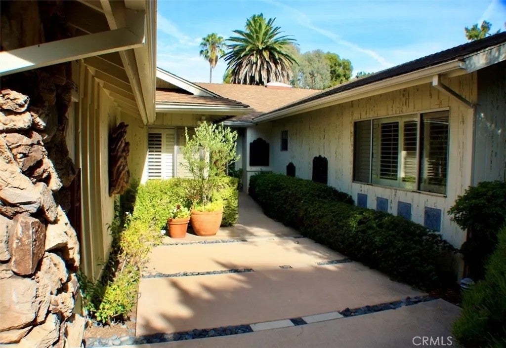 5412 Encino Ave.