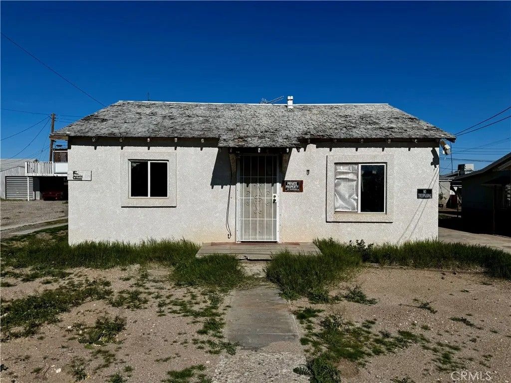 Photo of 310 Walnut St, Needles, CA 92363 (MLS # JT26018386)