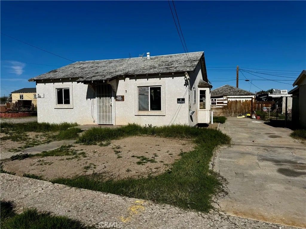 Photo of 310 Walnut St, Needles, CA 92363 (MLS # JT26018386)