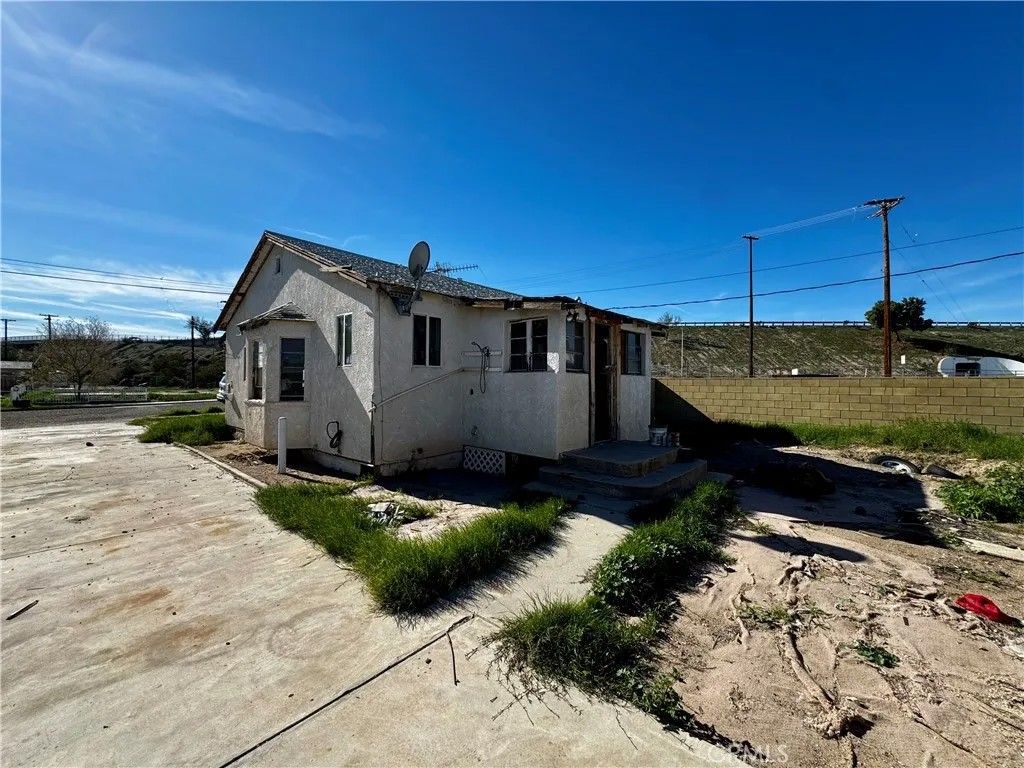 Photo of 310 Walnut St, Needles, CA 92363 (MLS # JT26018386)