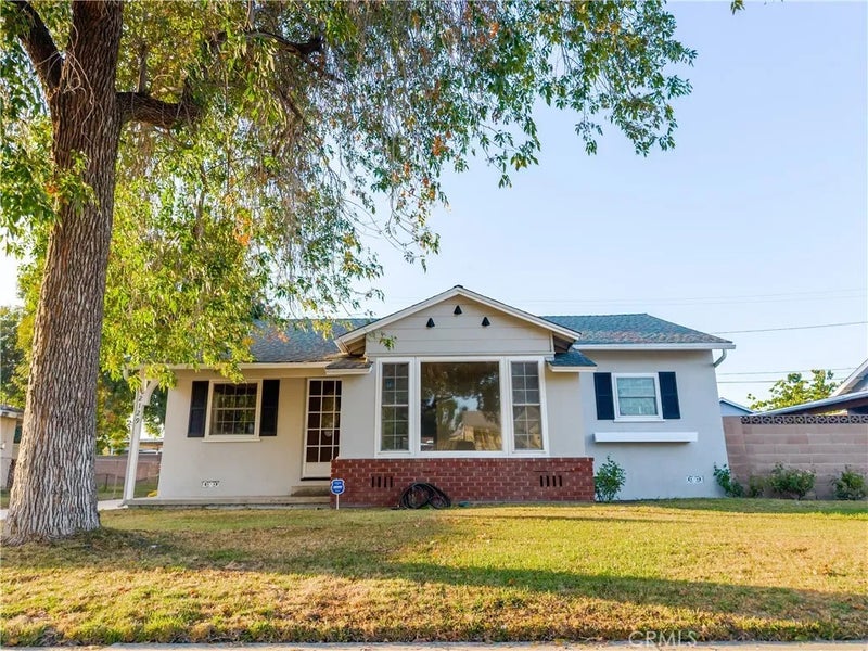 2129 W Cerritos