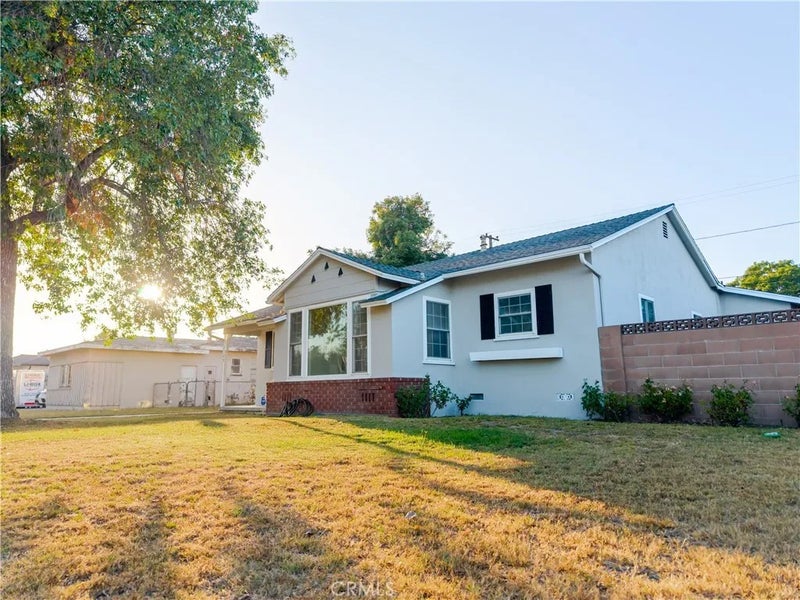 2129 W Cerritos