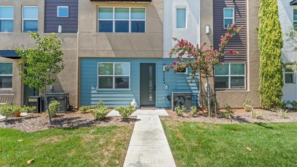 7729 Paxton Pl
