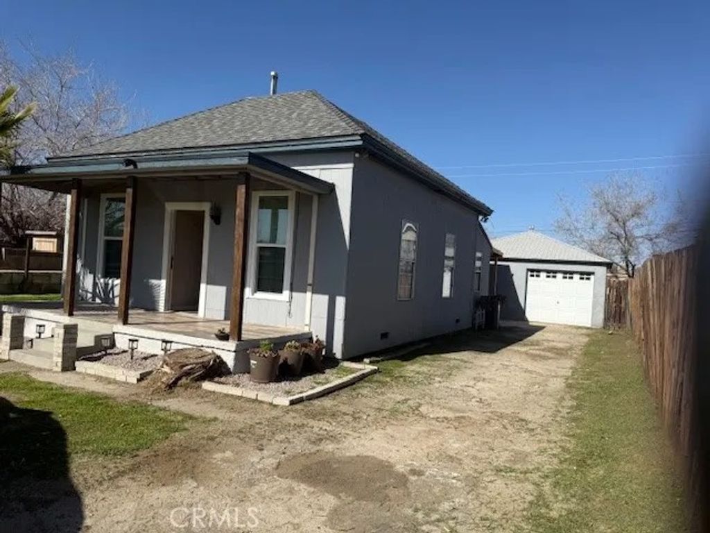 Photo of 941 W Oldfield St, Lancaster, CA 93534 (MLS # SR26026751)