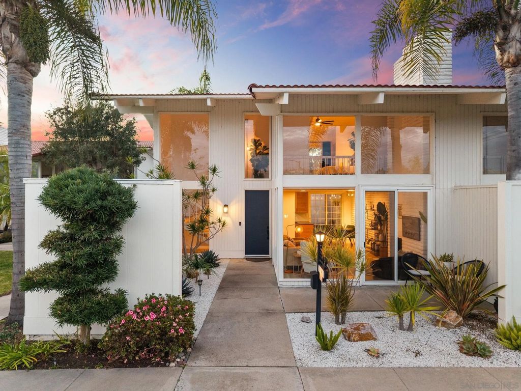 Photo of 7087 Estrella De Mar Rd #D, Carlsbad, CA 92009 (MLS # 2600562)