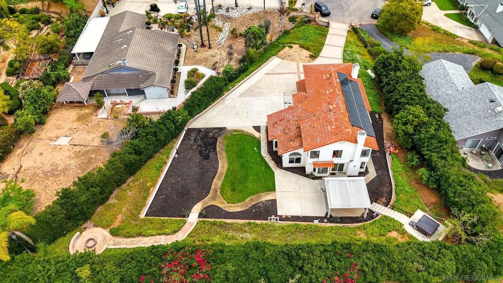 Photo of 1402 Broken Arrow Ln, Fallbrook, CA 92028 (MLS # 260008046)