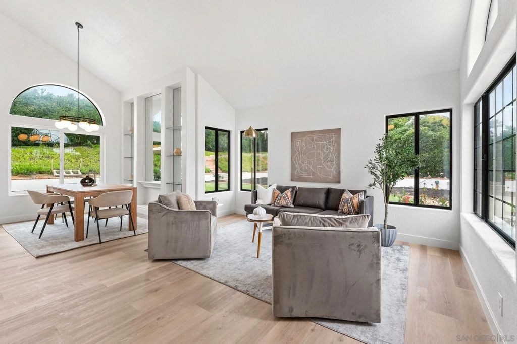 Photo of 1402 Broken Arrow Ln, Fallbrook, CA 92028 (MLS # 260008046)