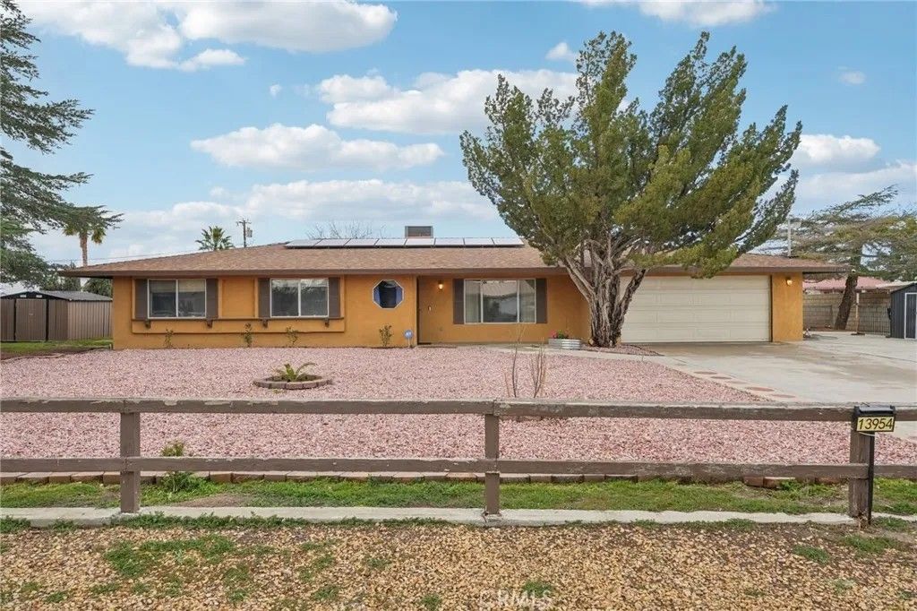 Photo of 13954 Cronese Road, Apple Valley, CA 92307 (MLS # CV26037752)