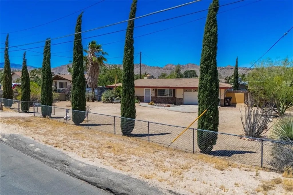57556 Pueblo Trail