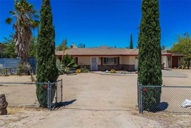 57556 Pueblo Trail