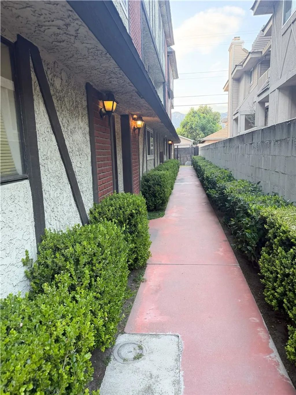 Photo of 655 Alexander St #3, Glendale, CA 91203 (MLS # CV26092182)