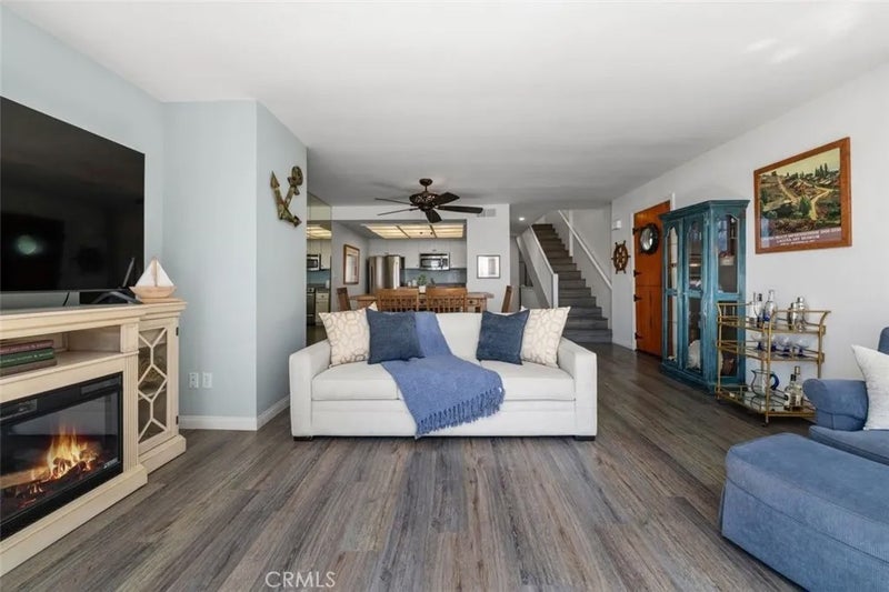 2430 Glenneyre
