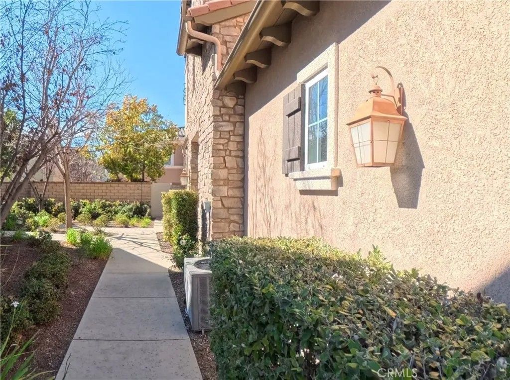 Photo of 23808 Toscana Dr #28039, Valencia, CA 91354 (MLS # SR26068225)