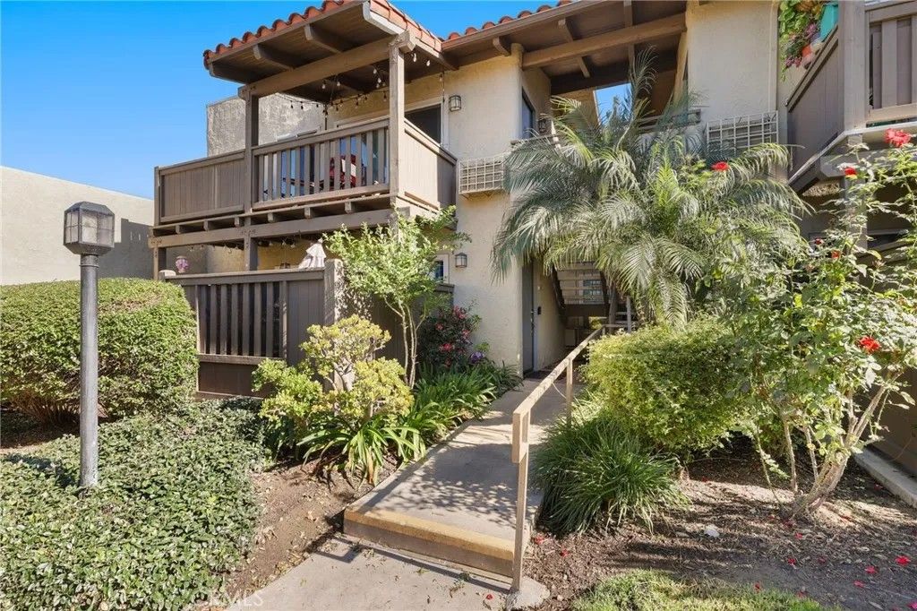 Photo of 1345 Cabrillo Park Drive #Q02, Santa Ana, CA 92701 (MLS # OC25265498)