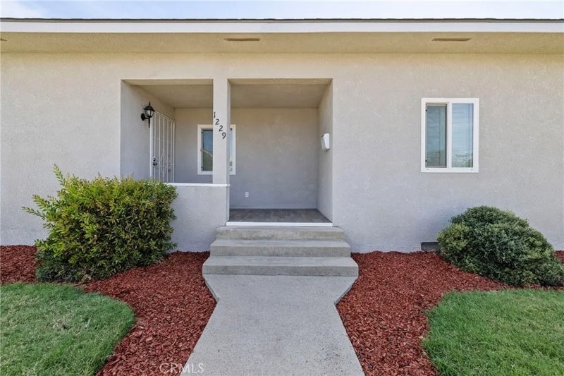 1229 N Redington