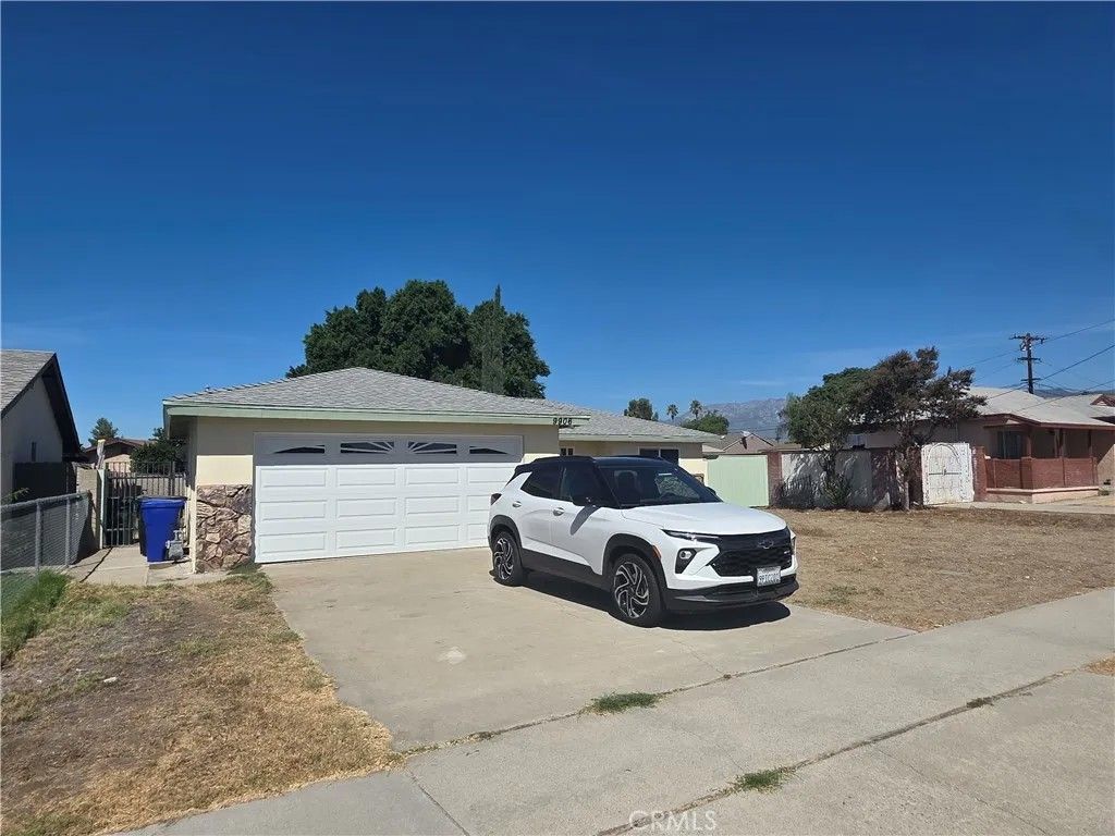 Photo of 9906 Cypress Avenue, Fontana, CA 92335 (MLS # IV26076841)