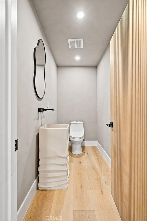 Tiny photo for 5157 Woodley Avenue, Encino, CA 91436 (MLS # SR25240268)