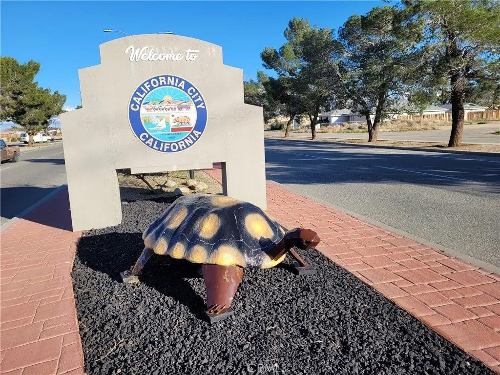 Photo of 0 Hacienda, California City, CA 93505 (MLS # CV25272542)