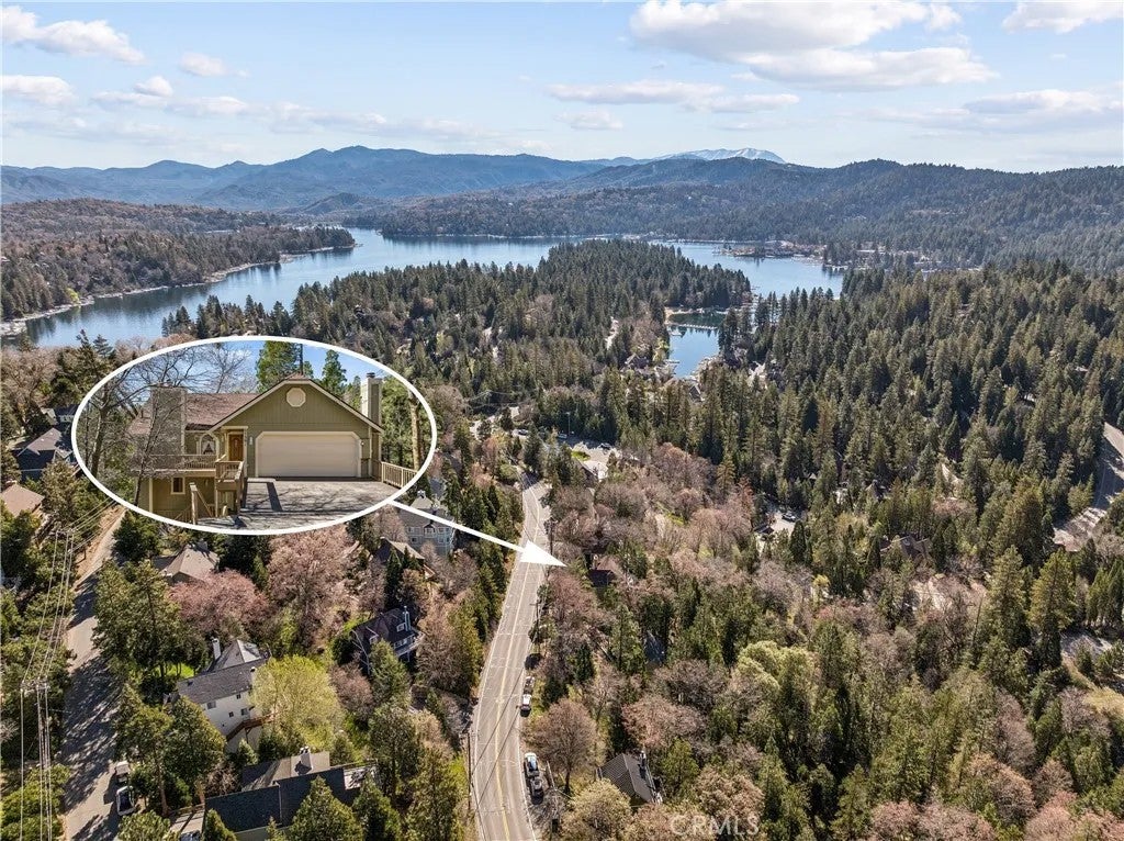 Photo of 27391 Peninsula Dr, Lake Arrowhead, CA 92352 (MLS # IG26064443)