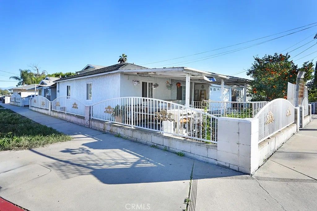 Photo of 821 Gunther Street, Santa Ana, CA 92703 (MLS # PW26008072)