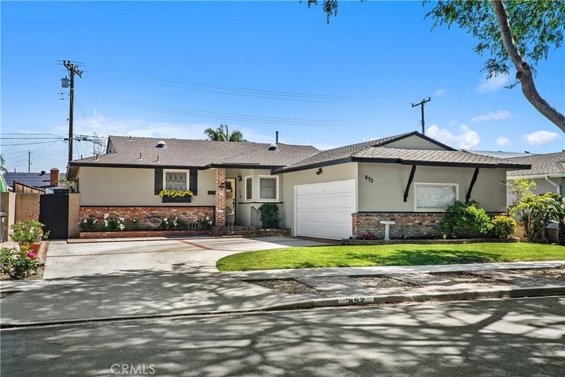 852 Kallin Avenue