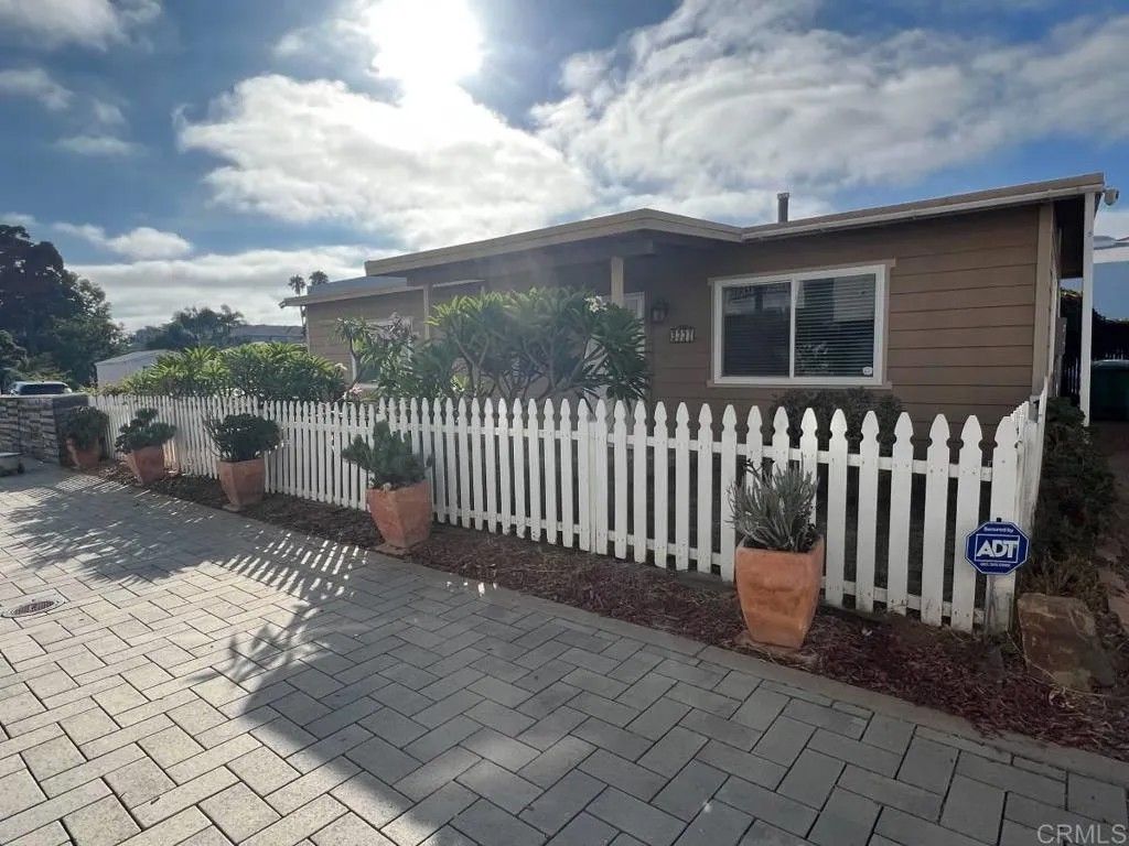 Photo of 3327 Tyler St, Carlsbad, CA 92008 (MLS # NDP2509039)