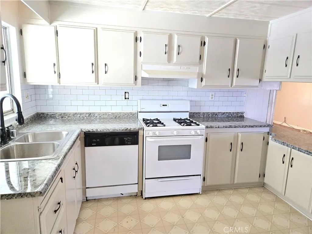 Photo of 141 N Palomar AVE, San Jacinto, CA 92582 (MLS # AR26100510)