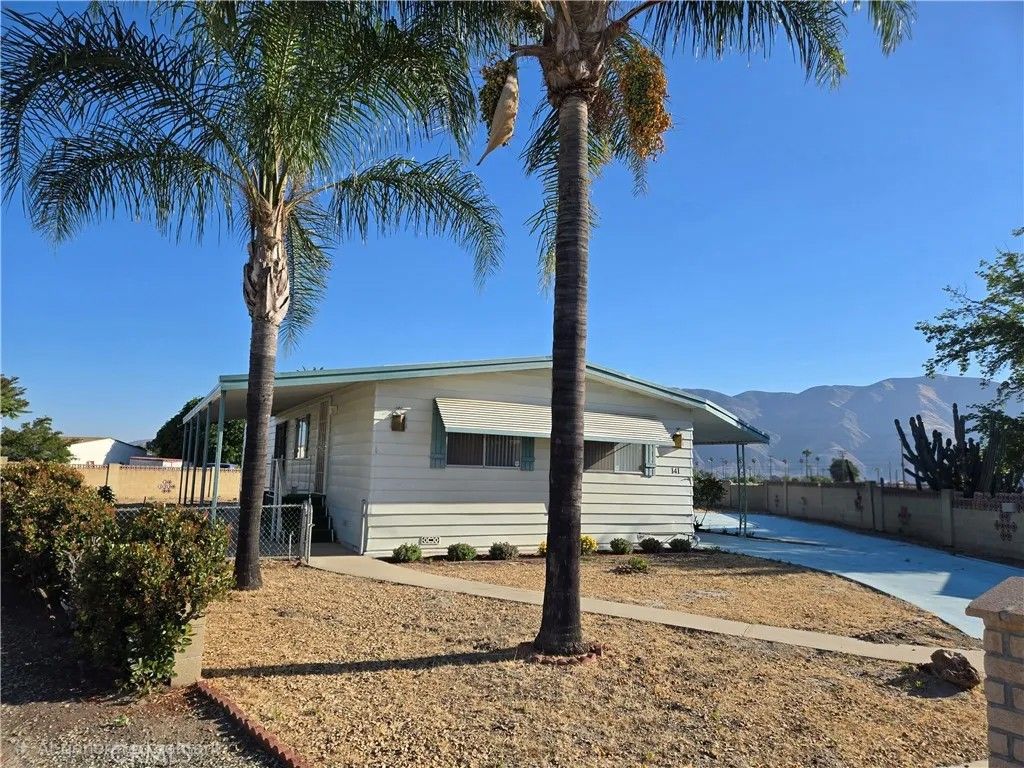 Photo of 141 N Palomar AVE, San Jacinto, CA 92582 (MLS # AR26100510)
