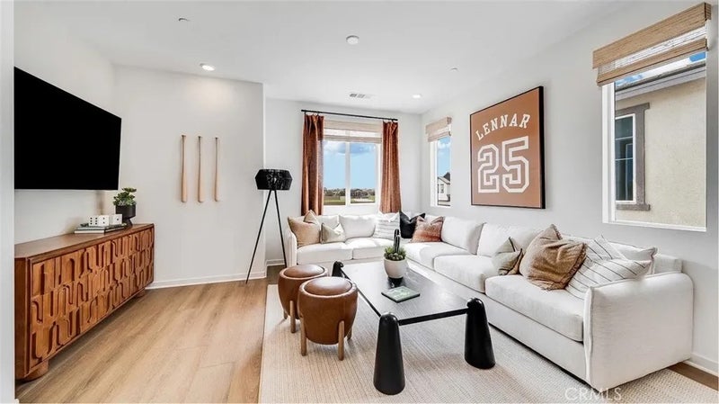 3250 Floral Paseo