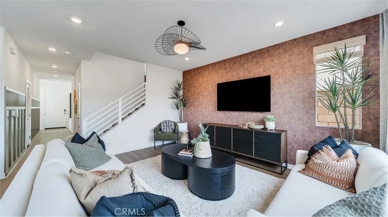 3250 Floral Paseo